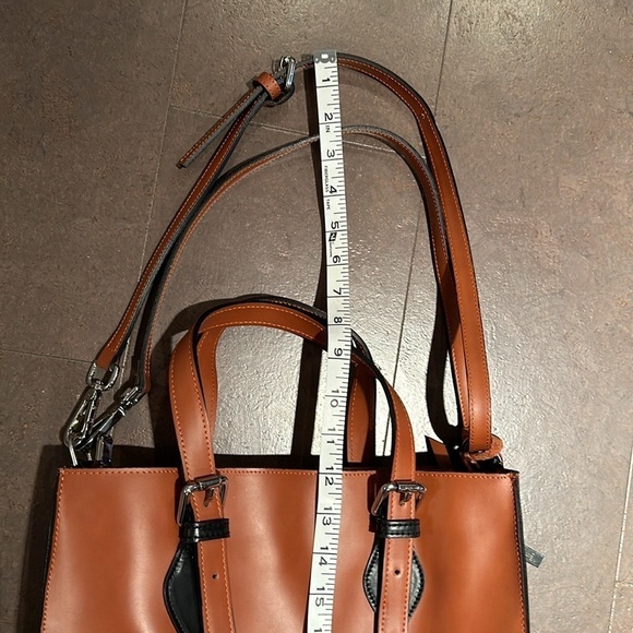 Innue leather handbag - Picture 6 of 13